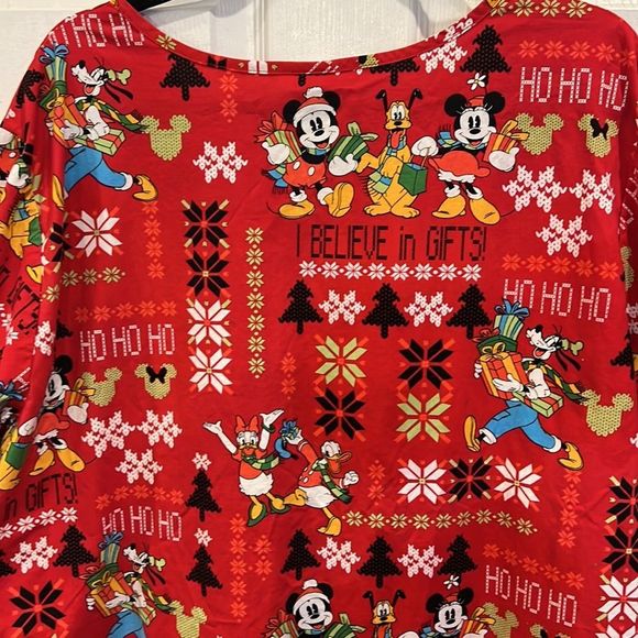 Christmas Scrub Top Disney women’s 2X Mickey Goofy Pluto Donald Daisy - Picture 11 of 12